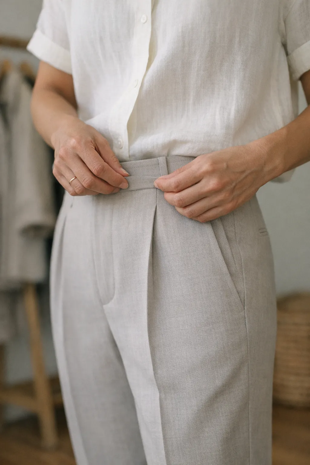 Who they suit: do front-pleat pants fit your body and how to choose?